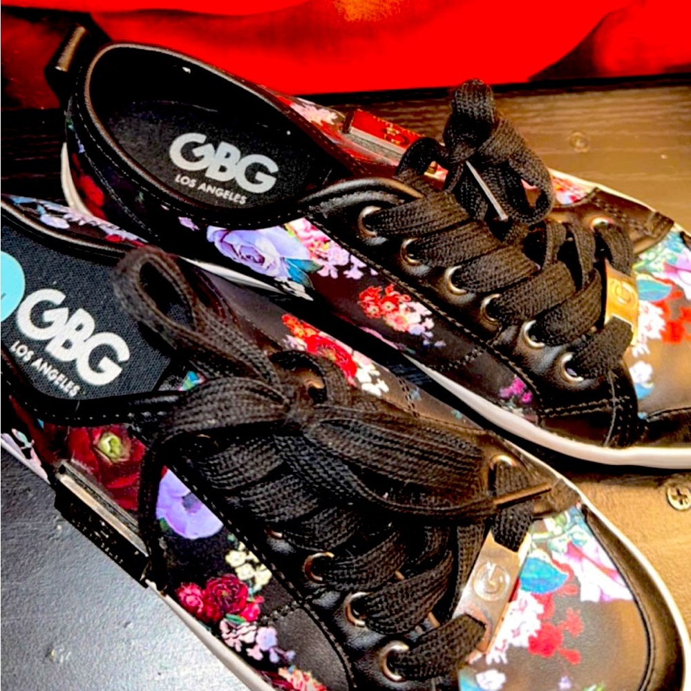 Barely used Womens GBG Fashion Sneakers. Size: 6